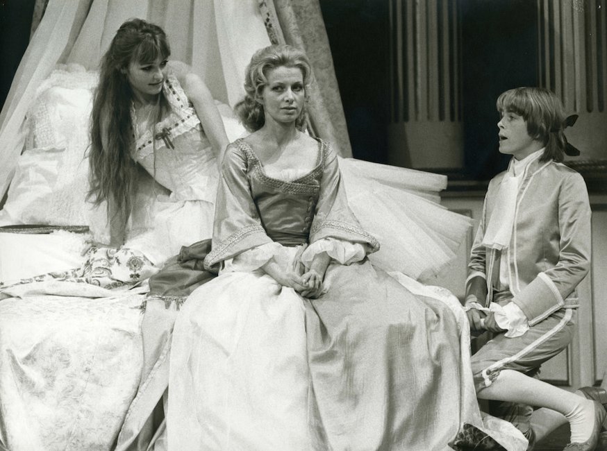 #LeSaviezVous? #CatherineFrot débuta en 1960 au Conservatoire de <a href="/Versailles/">Versailles</a> et à <a href="/LeMontansier/">Théâtre Montansier</a> avec #MarcelleTassencourt. #expoMontansier