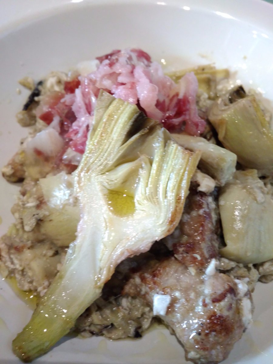 TabernaCarre's tweet photo. Productazo de @CasaRufino, estas alcachofas confitadas con las que hemos elaborado este platazo¡ Revuelto de mollejas alcachofas y jamón IB https://t.co/MfYKp0nVM1