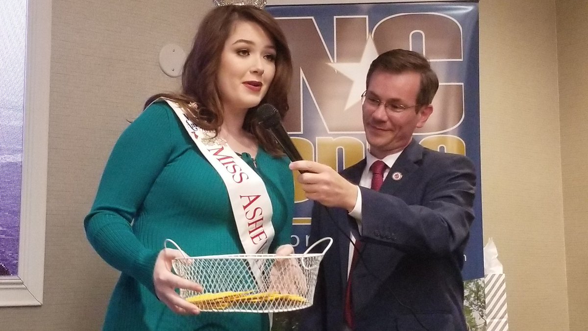 NCSPRA's tweet photo. Todd Hagans #NCSPRA #KingofFun brings the pizzazz! Attendees enjoy door prizes, games &amp; the whole conference. #GetPRepared #MissAsheville https://t.co/BAiGjLbYxl