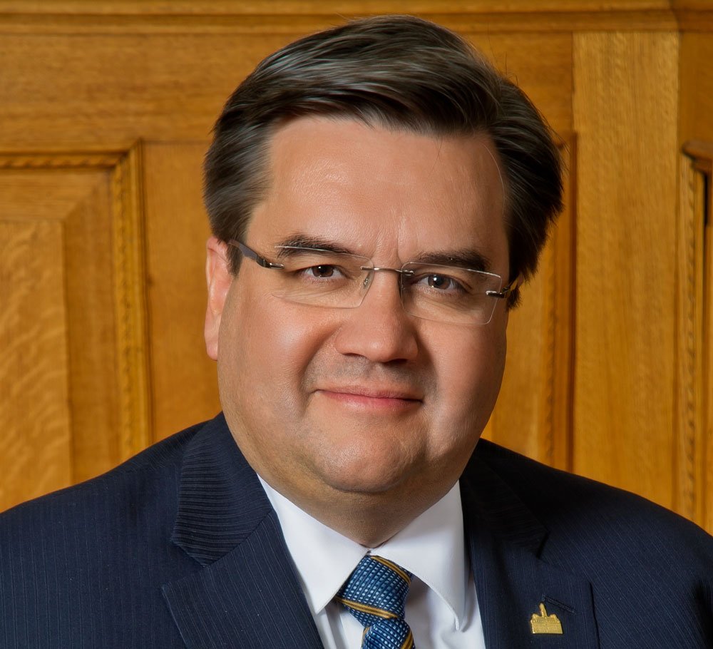 Tomorrow on #BTMTL: @DenisCoderre joins us to discuss the fast-approaching municipal election. https://t.co/nkIOVzat9X