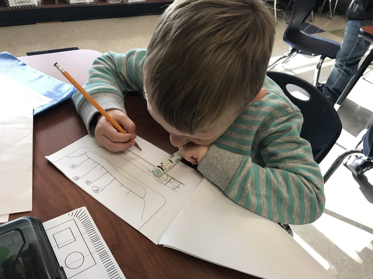 dreladymon's tweet photo. I’m so proud of my rockstar students using their spacemen to fix up their writing today! #trickortweetWSD #wsdlearns https://t.co/lSUGySPWkq