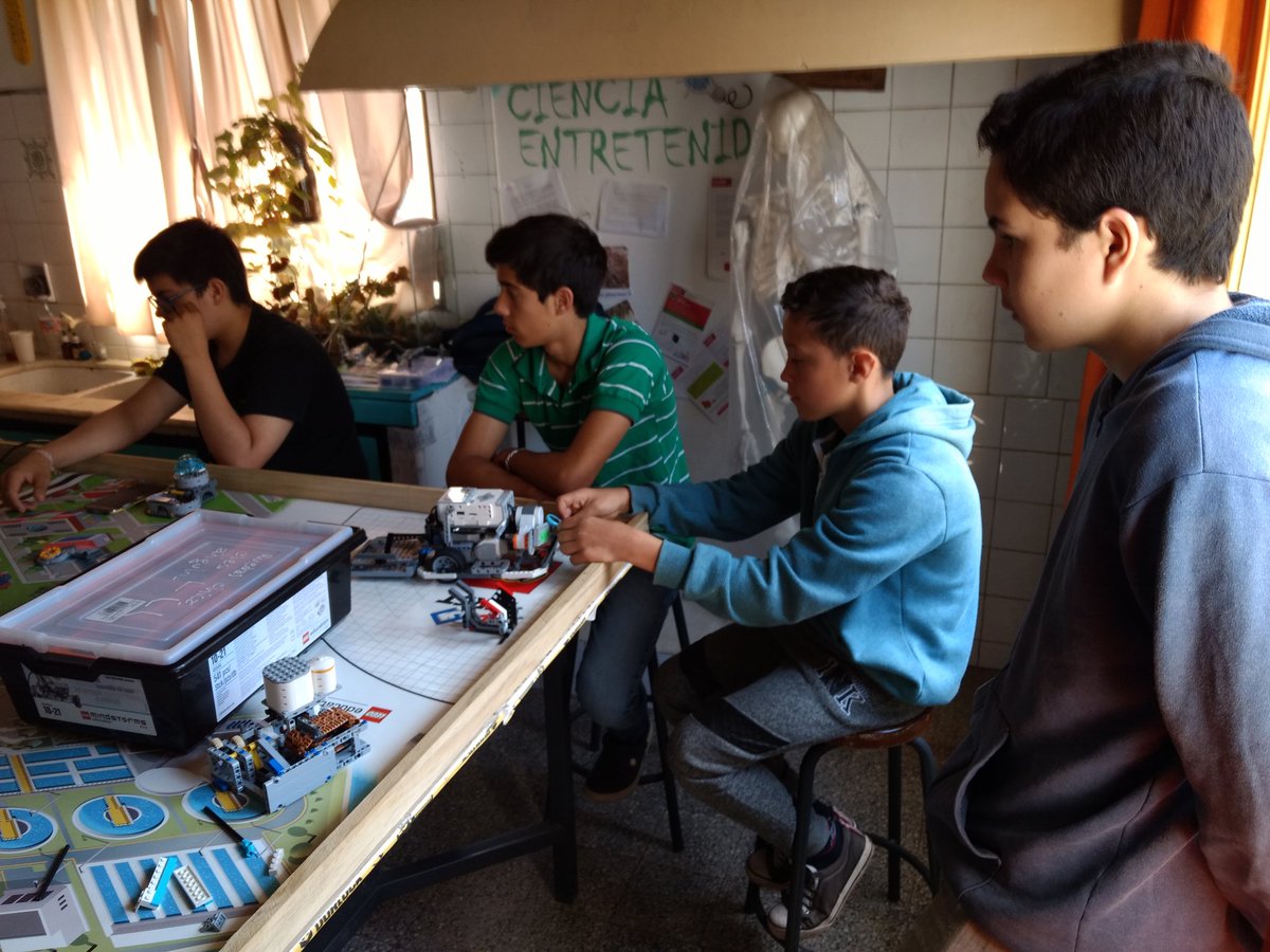 MarceloUTEC's tweet photo. @FLL_Uruguay @MagelaFuzatti @LiceoRuralAchar @RoboticFind @robertgomez9  charla Skype con Makerbots UTU Rivera, se aprende algo cada día!! https://t.co/wwb87z8u9s