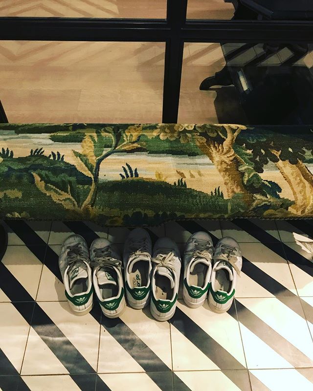 NaomiWattsUp's tweet photo. naomiwatts: Stan's ladies all in a hurry... #notimeforshoelaces #stansm... https://t.co/qjngQFYlY8 #NaomiWatts https://t.co/1wz1SQZrOl