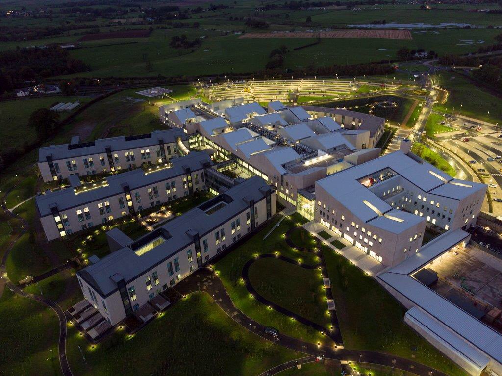 DGRIADLT's tweet photo. New Hospital at night! @DGNHS @DGChange @JeffAce3 https://t.co/poHXTkEsT4
