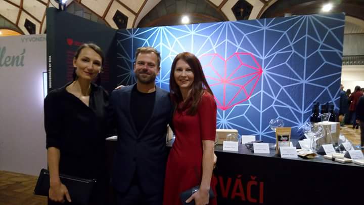 Srdcervaci's tweet photo. #Srdcerváči a @BOADESIGN na slavnostním zahájení #designblok2017. Zítra se na vás v Superstudiu těšíme! @PotmesilovaH @MiriamAlzbeta @Nataliekavulic https://t.co/kc9XWMFkUm
