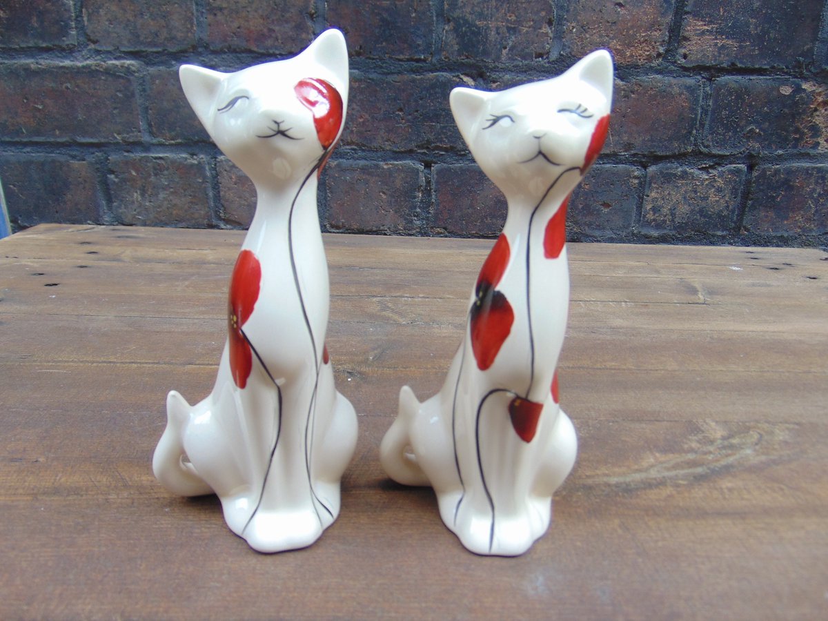EmmaMayBailey's tweet photo. Well no one likes a "Poppy Cat !"
Hand painted ceramic cats made in #Stoke #sot2021
#ceramiccats #poppies #catlovers #cats #gifts #fungift https://t.co/H3rDRqi9bh