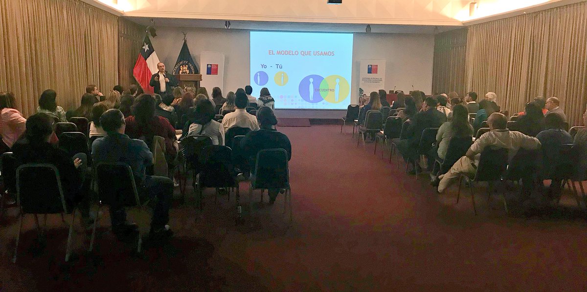 Taller de sensibilización e interculturalidad de Gastón González, profesional del DEM @Sub_Interior ante funcionario/as OIRS de Valparaíso.
