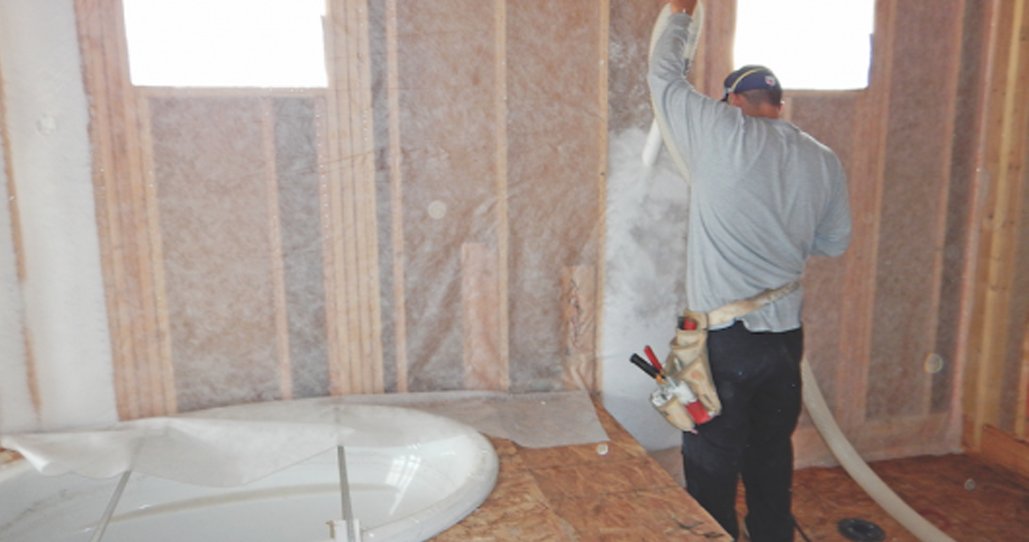 CertainTeed's tweet image. There&apos;s a strong case for blown fiber glass. Have you considered it? Read @ProBuilderMag&apos;s thoughts:bit.ly/2y4SePb