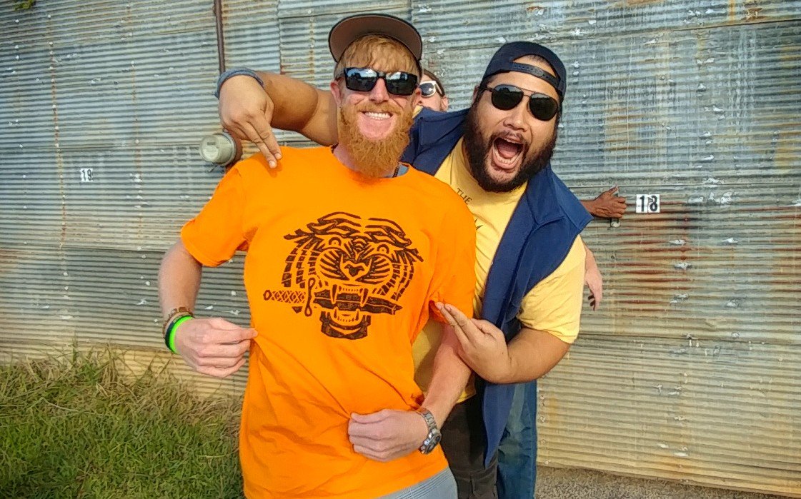 sweetstephen55's tweet photo. @smugorange loves the shirt @TheMegaBox! Him & @kharypayton need one! #ShivaForce #Skybound #TWD #TWDFamily
@Skybound @TheWalkingDead https://t.co/LTy4ZGTHQj