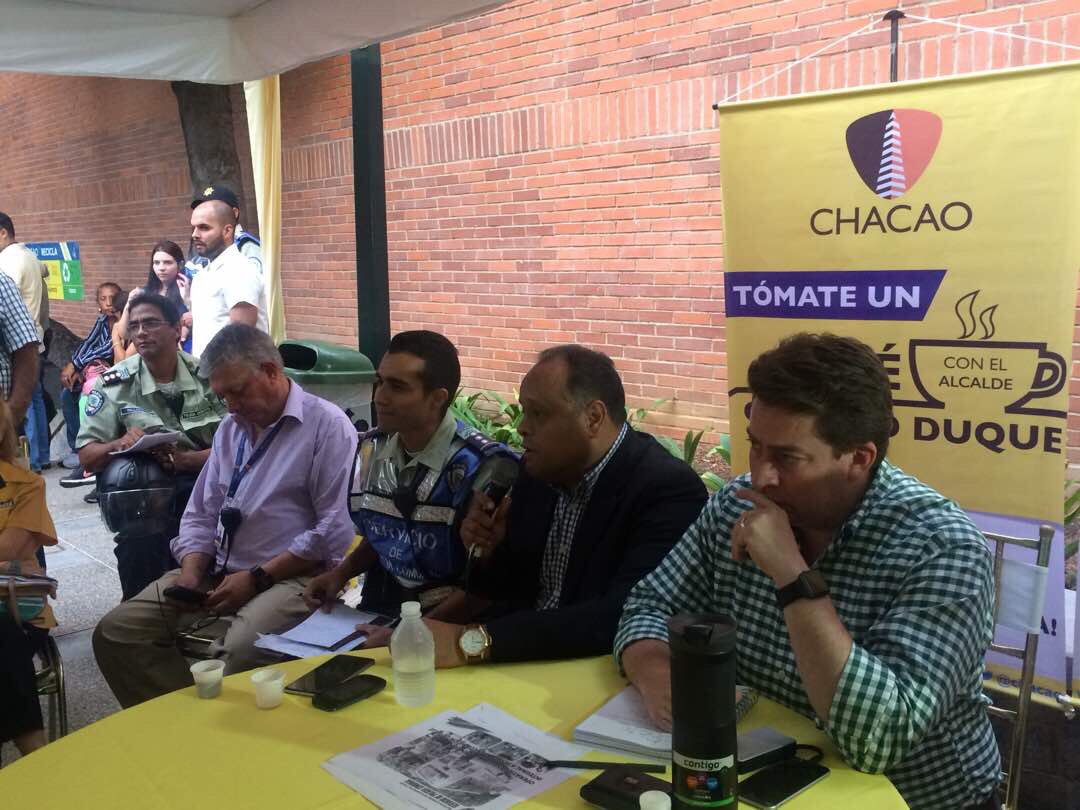 maximo_sanchez's tweet photo. #25Oct Parque Las Mariquitas, Campo Alegre; acompañando la iniciativa del Alcalde de Chacao; “Tómate un café con  @duquegustavopj “ https://t.co/frWLZRtoIn