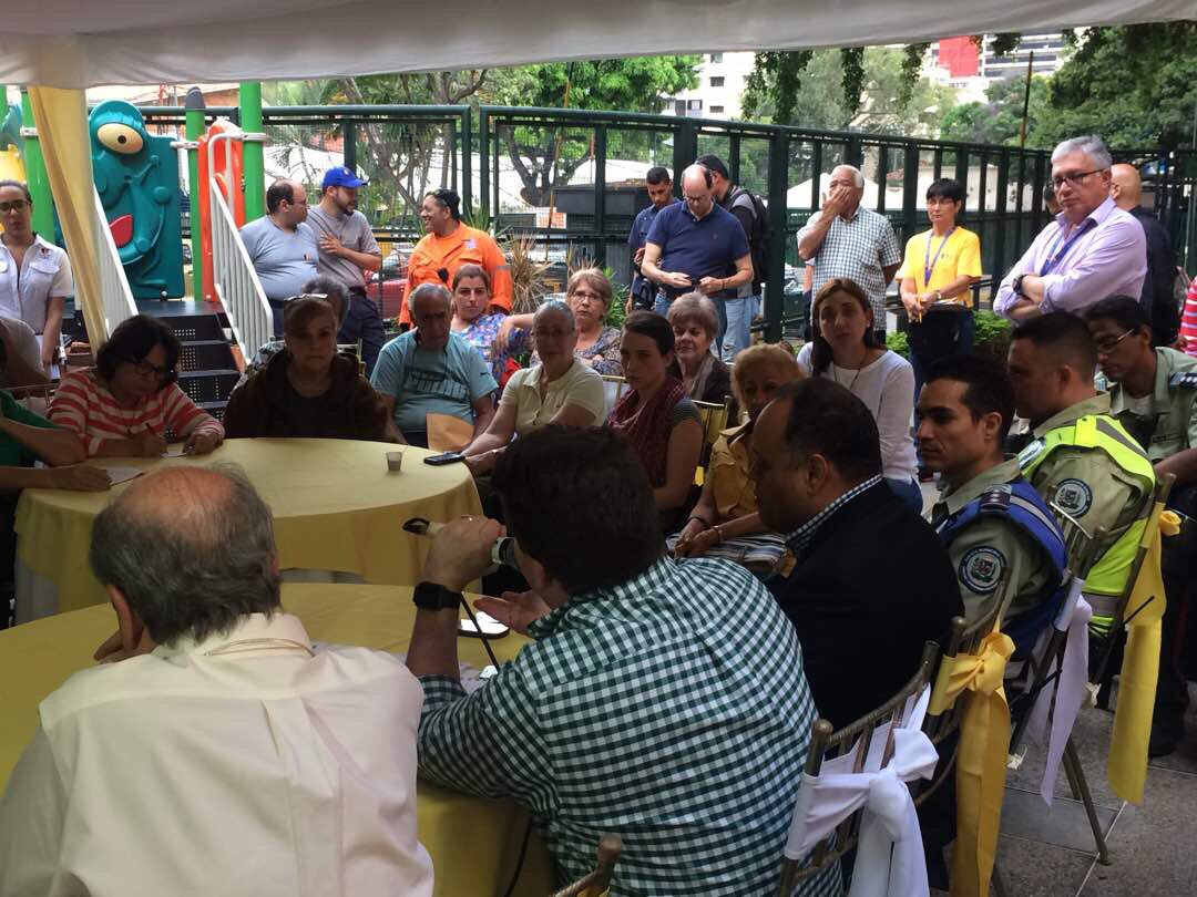 maximo_sanchez's tweet photo. #25Oct Parque Las Mariquitas, Campo Alegre; acompañando la iniciativa del Alcalde de Chacao; “Tómate un café con  @duquegustavopj “ https://t.co/frWLZRtoIn