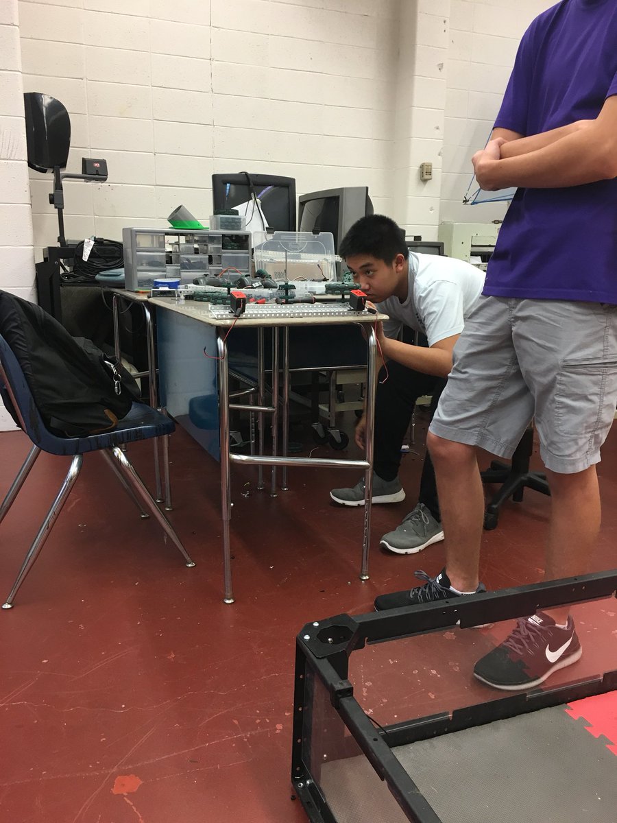 SHRHSrobotics's tweet photo. Working hard on our robot chassis. #shrhsrobotics #shrhsengineering https://t.co/dvp5J5dHcj