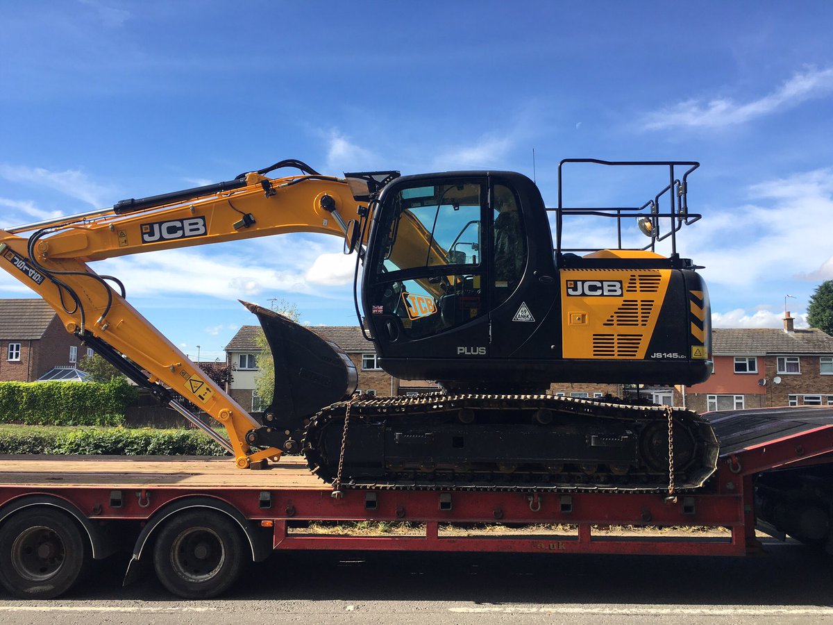 KLConstruction8's tweet photo. So it's our JCB JS145 first birthday 🎉 @JCBmachines @Watling_JCB #keepherclean #prideinourfleet #buybritish https://t.co/HC3TVesFbj