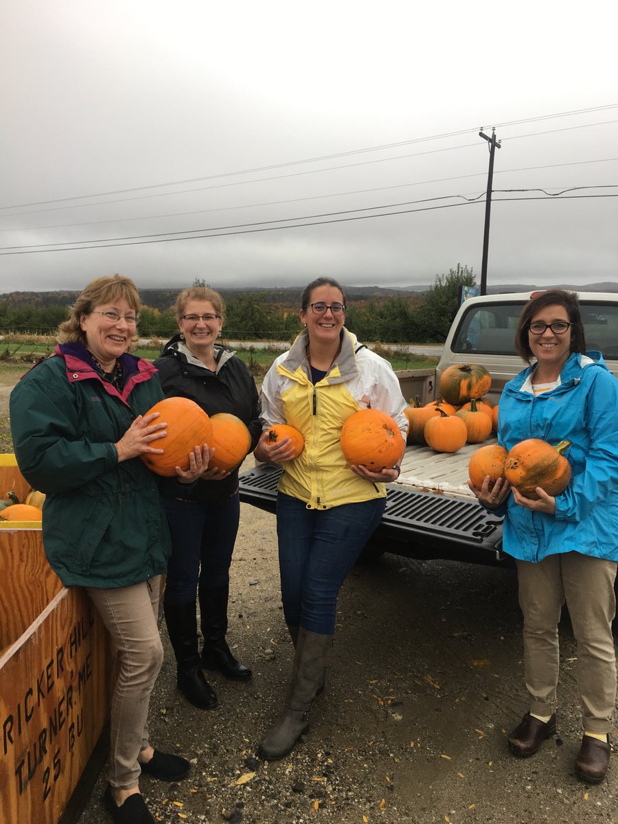 mrsknightme's tweet photo. Getting ready to carve tomorrow! #paradeofpumpkins #wallingfords https://t.co/qjX9KLalcM