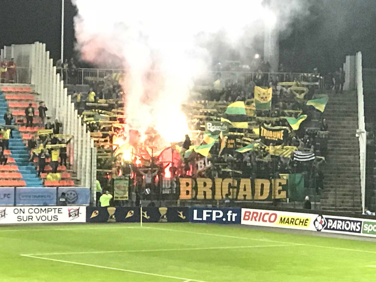 loicfolliot's tweet photo. Y’a le feu. Dans la défense nantaise. #FCNantes https://t.co/iRzd4IzVFW
