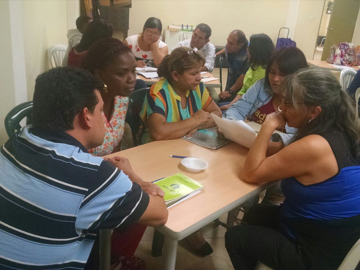 FNC_Valle's tweet photo. En #LaCumbre, #Sevilla y #Caicedonia, #Fecoop capacita a docentes rurales para el diseño de sus propias guías metodológicas. #EscuelaNueva https://t.co/7o0MgWgdhI