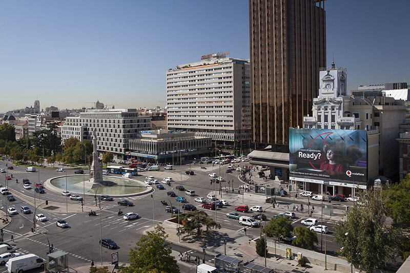 vodafone_es's tweet image. Pues sí, #ElFuturoEsApasionante… estas lonas eliminan la misma contaminación ambiental que 1.100 🌳 en un mes ¿las has visto en tu ciudad?