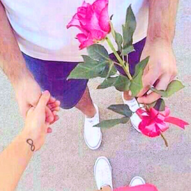 Dalya_76's tweet photo. ها انا #جئتك..
في كرنفالٍ من الاشواق
في زجاجةٍ من العطر
في بحرٍ من العشق
جئتك محملةٌ بكلي
بعطري
بوردي
فكن #حبيبي ..
على الميعاد
و إحضني 💋🌸🍃! https://t.co/NcBTX0vYHF
