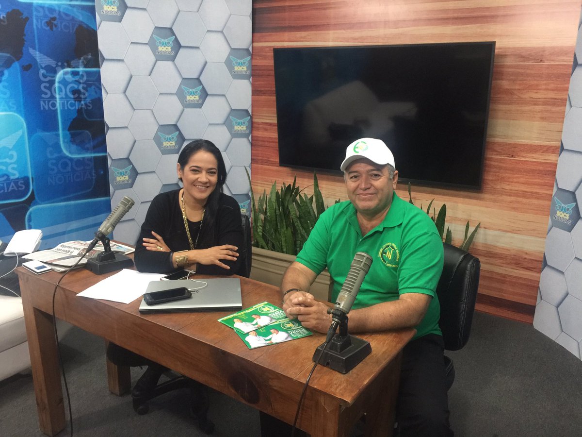 xacervantes's tweet photo. En unos segundos al aire con @karlaromero84 , erasmo abelar candidato de la planilla verde a secretario general , @Erasmoabelar https://t.co/xuV7T0gJeu