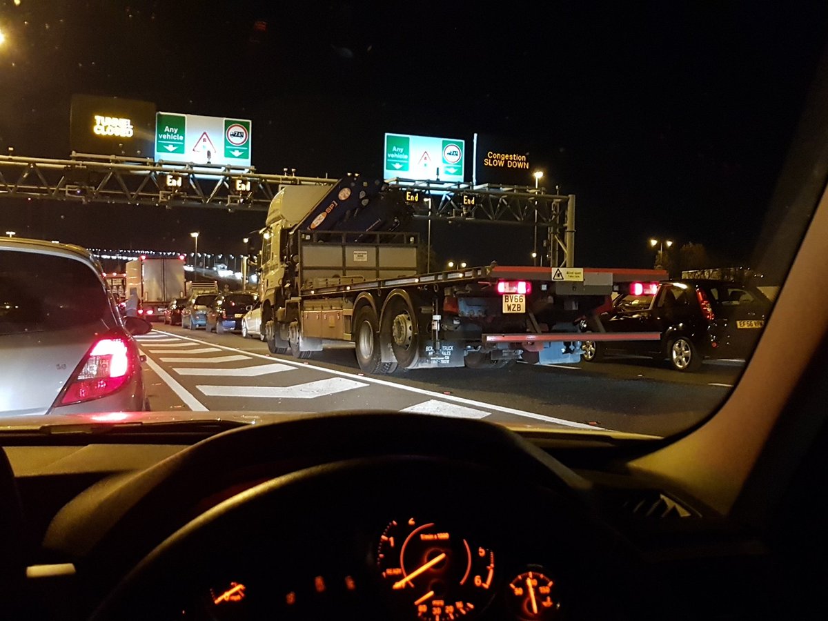 DBushUK's tweet photo. @HighwaysEAST @DKWAcademy It's not. Nothing moved for 40 minutes. https://t.co/sevrwoIKsV