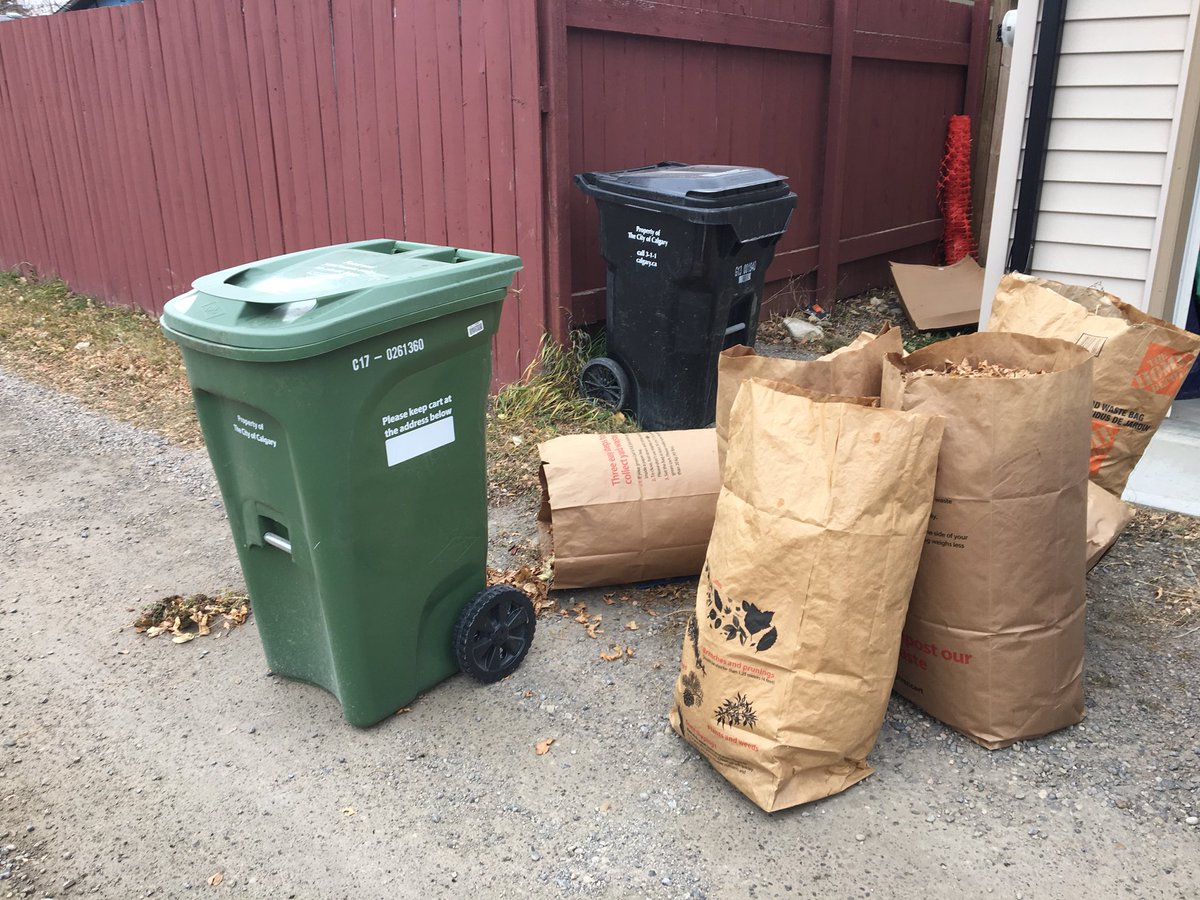LemonSugar80's tweet photo. Hey @cityofcalgary any insight as to why our yard waste bags weren’t picked up with our green bin today? https://t.co/eJVhqM7Ooz