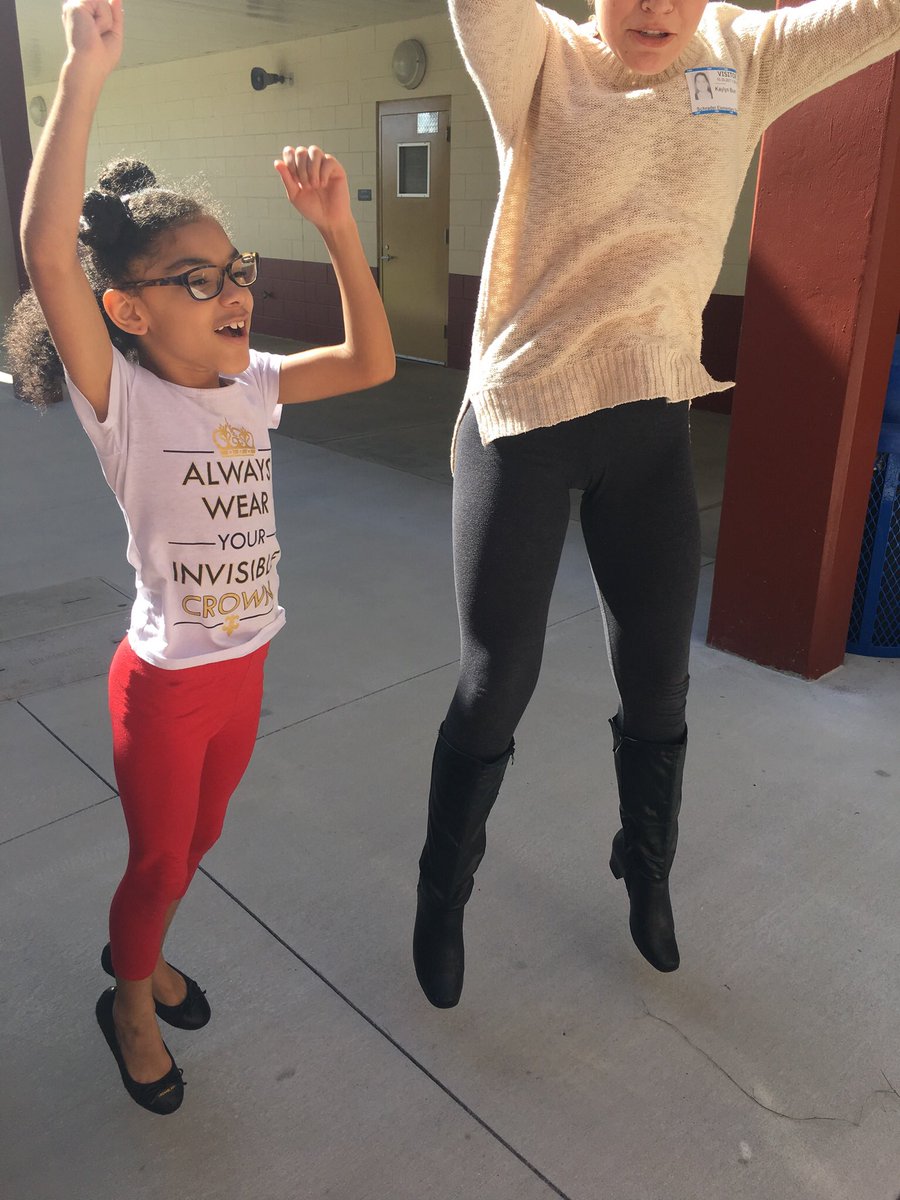 schrader11041's tweet photo. RRHS Teen Trend Setters &amp; SES 1st graders getting to know each other and working on reading goals! https://t.co/yTbLLw5BeS