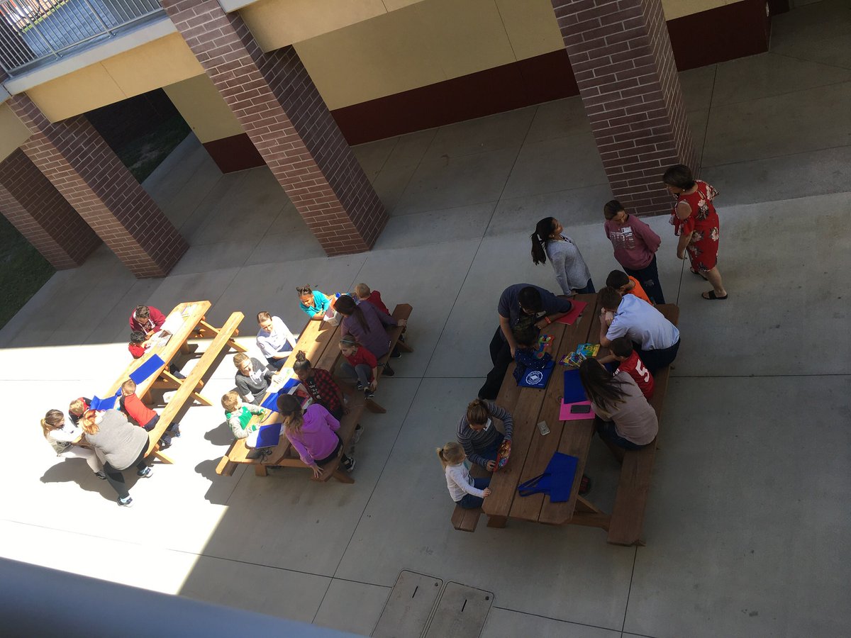 schrader11041's tweet photo. RRHS Teen Trend Setters &amp; SES 1st graders getting to know each other and working on reading goals! https://t.co/yTbLLw5BeS