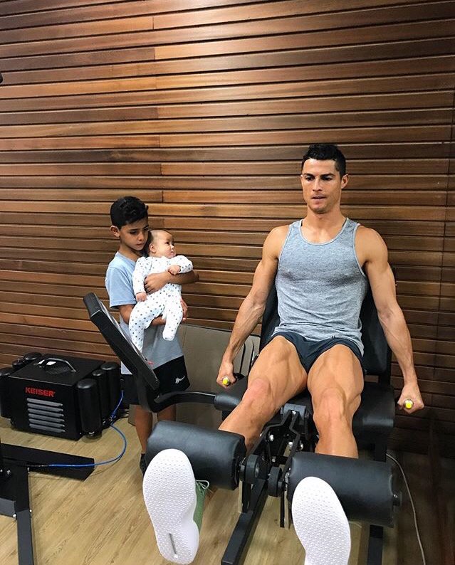 joaovircto's tweet photo. nunca vi uma sola de tenis tao limpa https://t.co/QCoY9aV8ZX