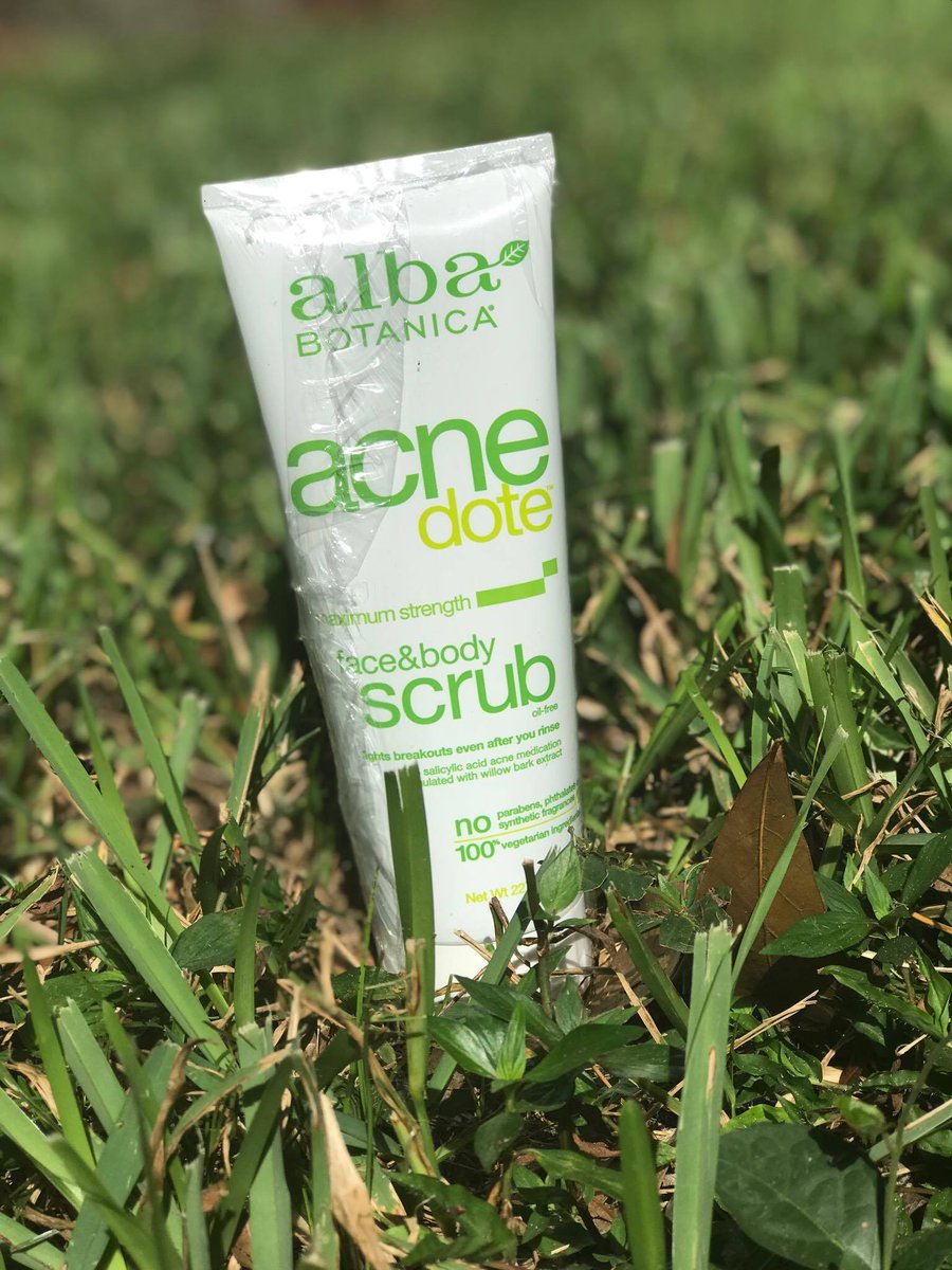 LoadingDreams_'s tweet photo. @InfluensterVox @AlbaBotanica @albabotanica is the best thing that could happen to my skin https://t.co/lU5U4SuIKg