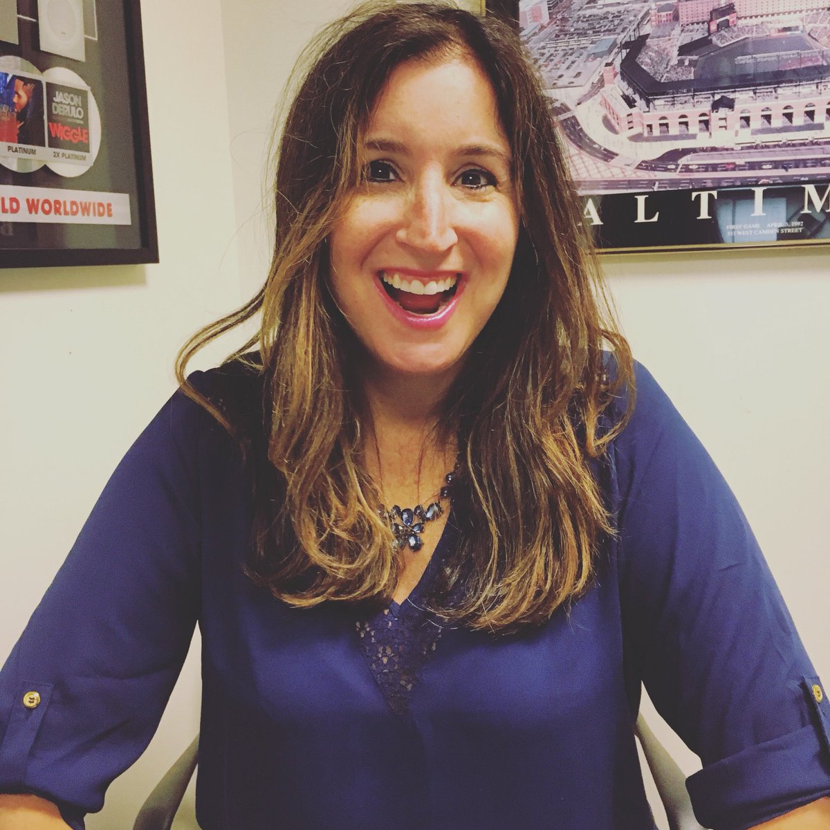 GinaCrash's tweet photo. Shout out to Cassandra my @stitchfix stylist who picked out this blouse it goes w/ my @BananaRepublic necklace #fixobsession #stitchfix #ad https://t.co/arzY2OCm6s