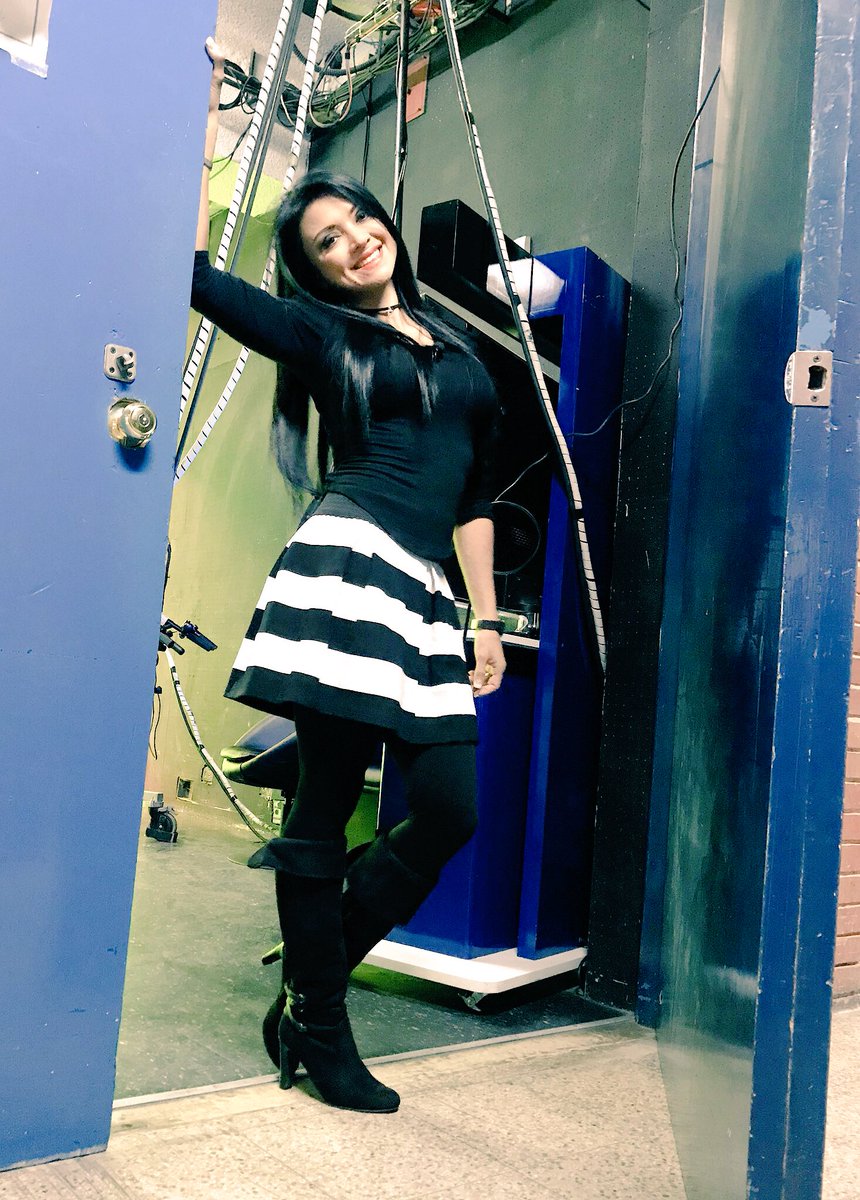 ElyRecinos's tweet image. En las puertas del set de @Noti7Guatemala deseándoles una excelente tarde!!!