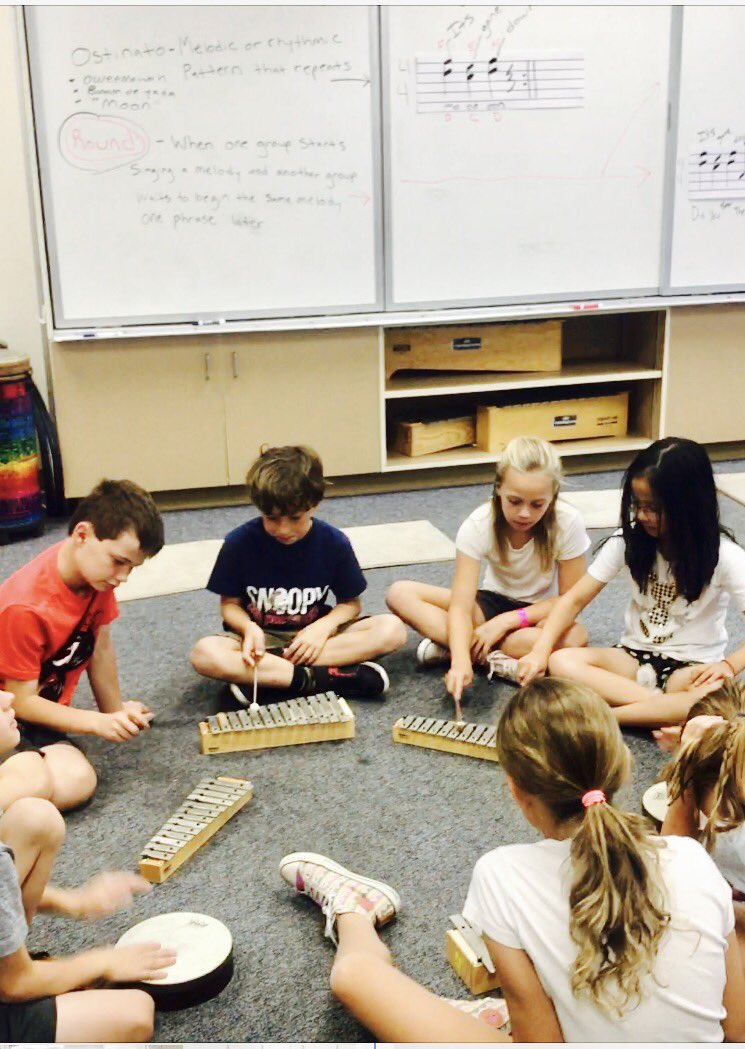 MusicBridgeH20's tweet photo. #DMH #4thGrade #harmony #Melodic #Ostinato while classmates sing in a #round 
#DMHeightsSTEAM #DMUSD #Mindfullistening #Teammwork #Ensemble https://t.co/4MVeUj5JZv