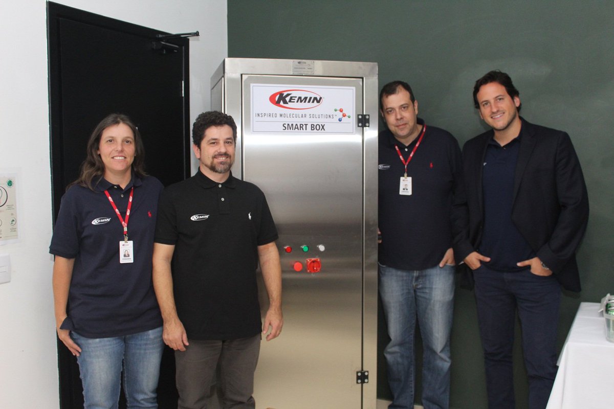 feedfood's tweet photo. Serviço completo e personalizado é a nova aposta da Kemin no Brasil https://t.co/4c4ABwtDFy #feedfood @KeminInd #MillSMART #indústria #agro https://t.co/K8Oo64o27Y