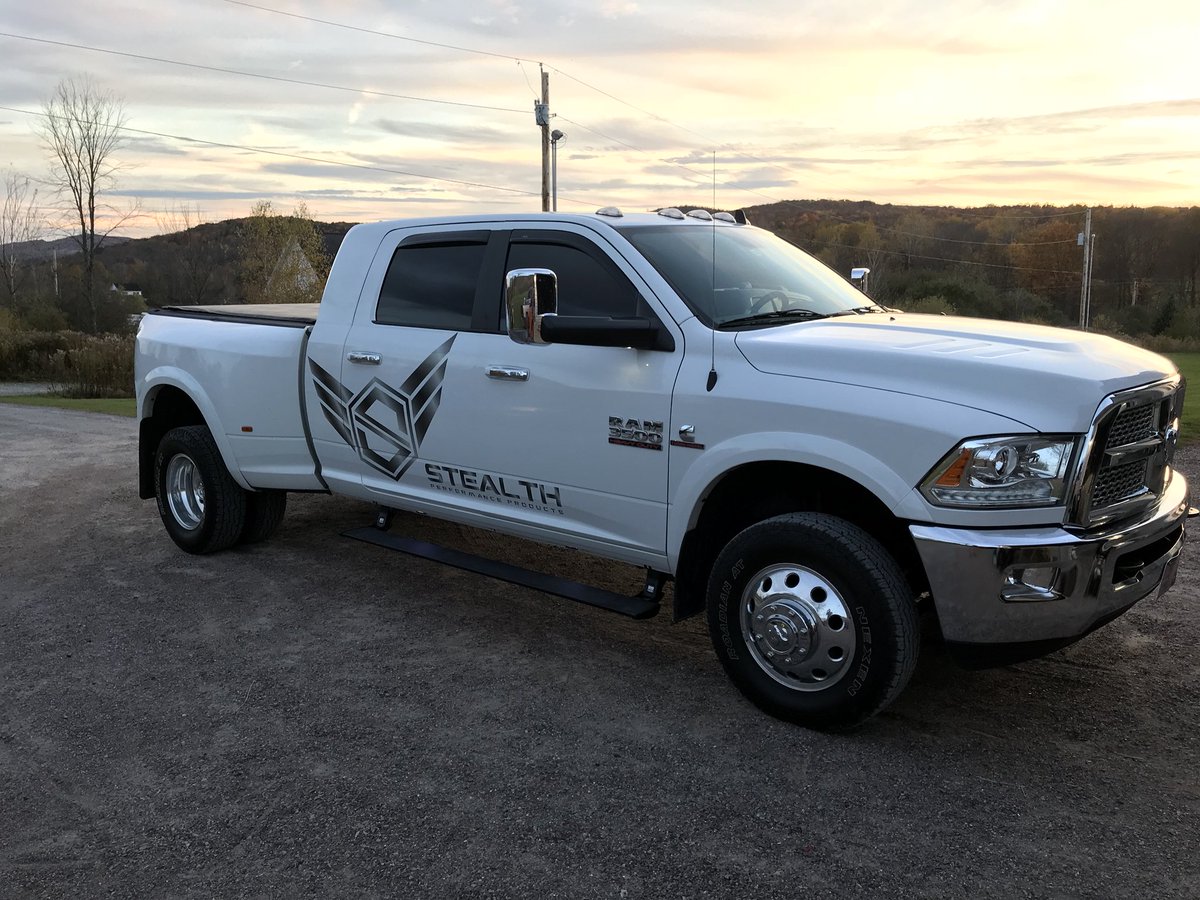 Hemivt's tweet photo. Amp steps and AVS ventvisors from Lund International! Big thank you for sponsoring Project Tow Pig. https://t.co/2t8JPrIxhK