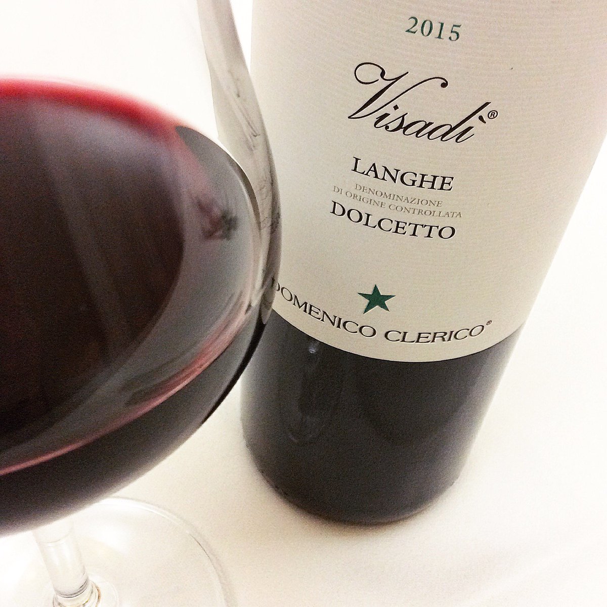rs_bc_bl's tweet photo. We celebrate our #ww & #rbbglass with #visadi #langhe #dolcetto #2015 #domenicoClerico #piedmont โฅ๏ธ #rbb #vitaeller #rossobiancobolle https://t.co/1dI3JpQQ5w
