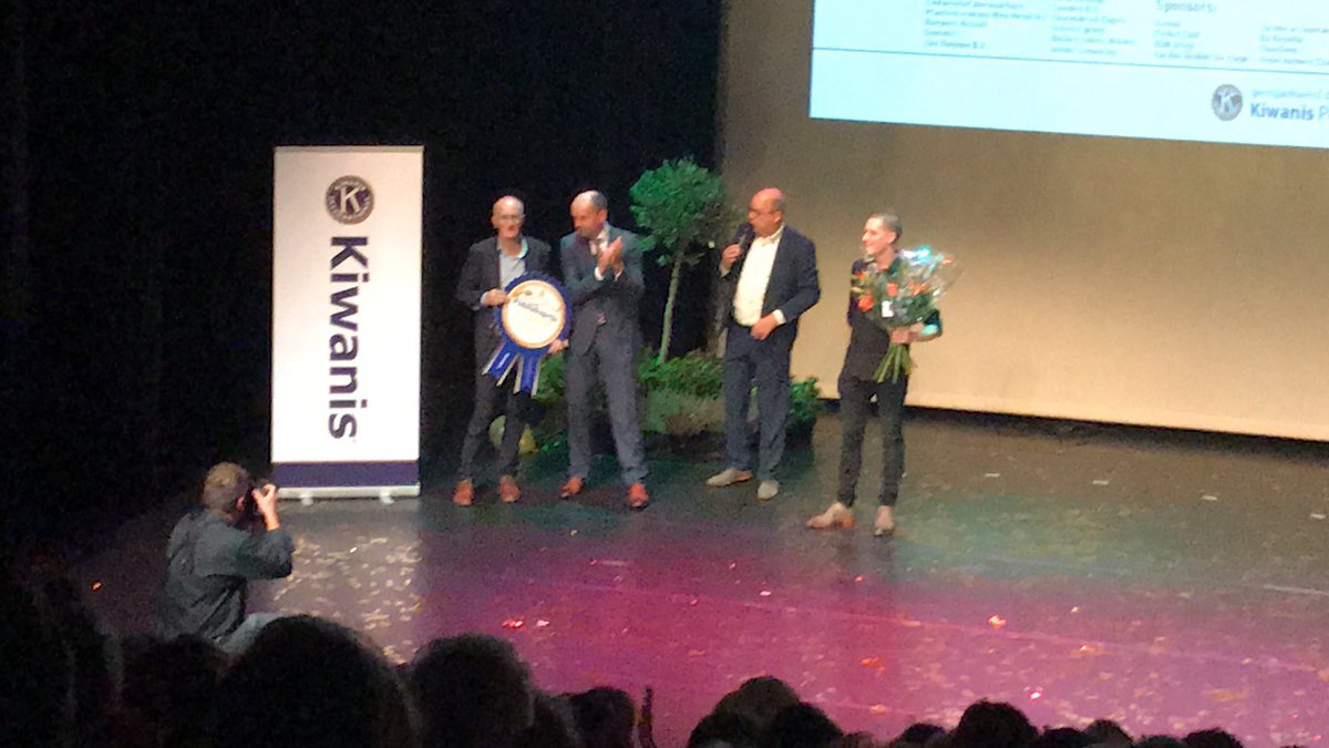 OPpeelenmaas's tweet photo. Zojuist door het publiek gekozen is De Zoes!!!! Trotse winnaar van de Rabobank Publieksprijs 2017! Van harte gefeliciteerd! https://t.co/TNjTA5nQEP