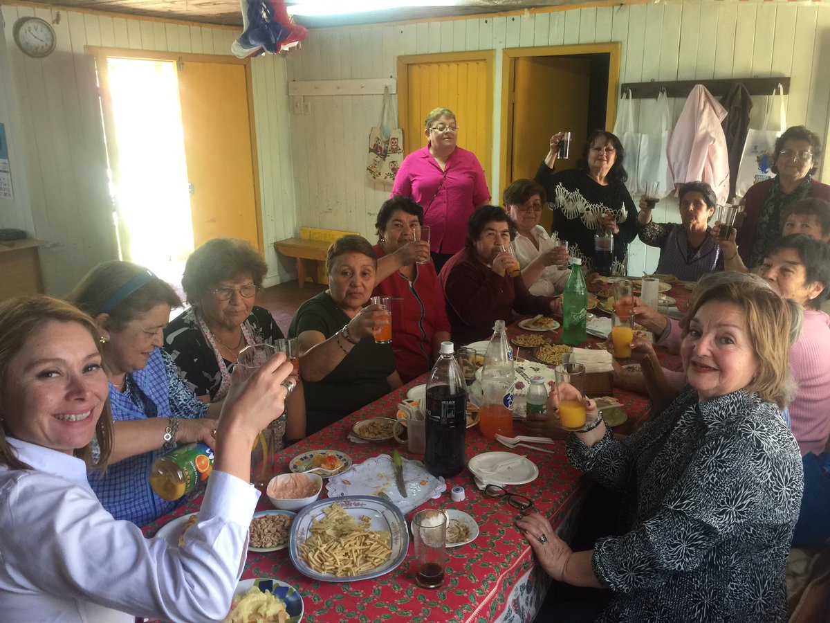 Clo_Aravena_L's tweet photo. Compartiendo c mis queridas Catitas. #DialogandoSeConstruye 💜 https://t.co/63Is03OsSh