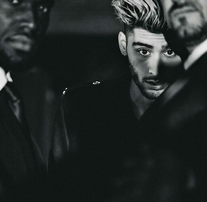 zjm_strong's tweet photo. The meaning of hotness 

#PopCraveJingleBellsAwards ZAYN https://t.co/9yV6RMfFjr