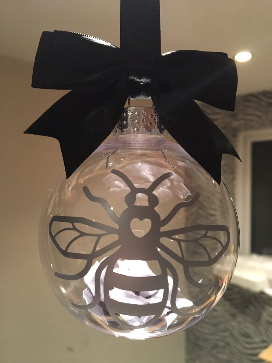 _Thebees_knees's tweet photo. New Manchester bee bauble colours! #retweet #onelivemanchester #WeStandTogether 💗🐝💗 https://t.co/T2nHcHdGjh
