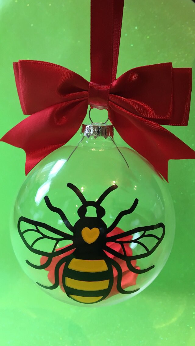 _Thebees_knees's tweet photo. New Manchester bee bauble colours! #retweet #onelivemanchester #WeStandTogether 💗🐝💗 https://t.co/T2nHcHdGjh