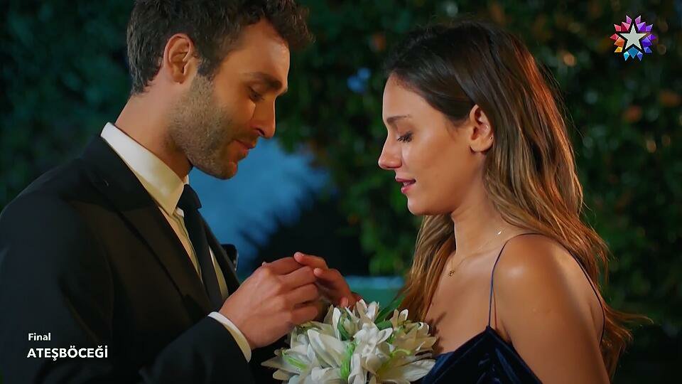 beklenenkral's tweet photo. "Nefesim olur musun Aslı?"
Ve mutlu son... Hoşça kalın #AsBar, hoşça kal #Ateşböceği. Emeklere sağlık. #ateşböceğineveda https://t.co/l3v9iswMLG