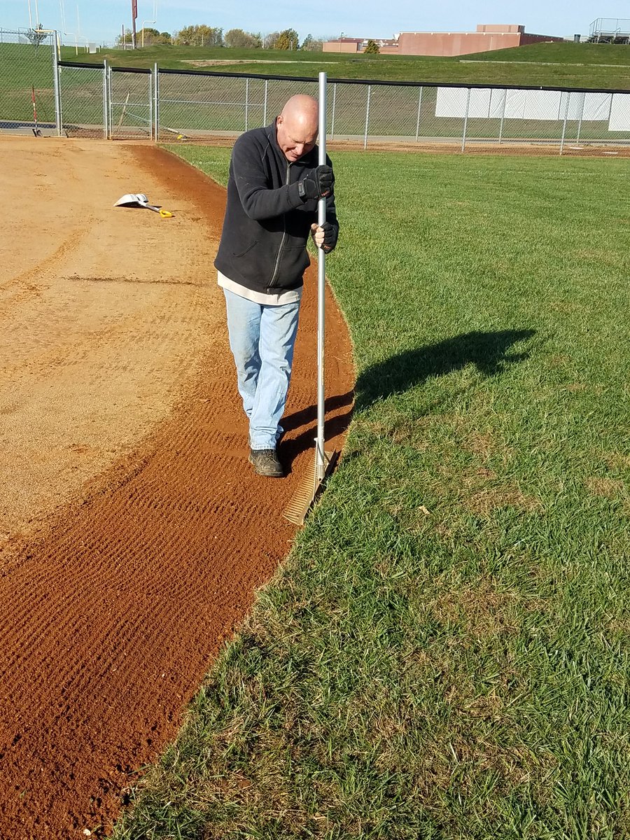 Grassmangreg's tweet photo. #hardworkwednesday @LSNsoftball lip removal and new sod https://t.co/MLTgvHr2Z1