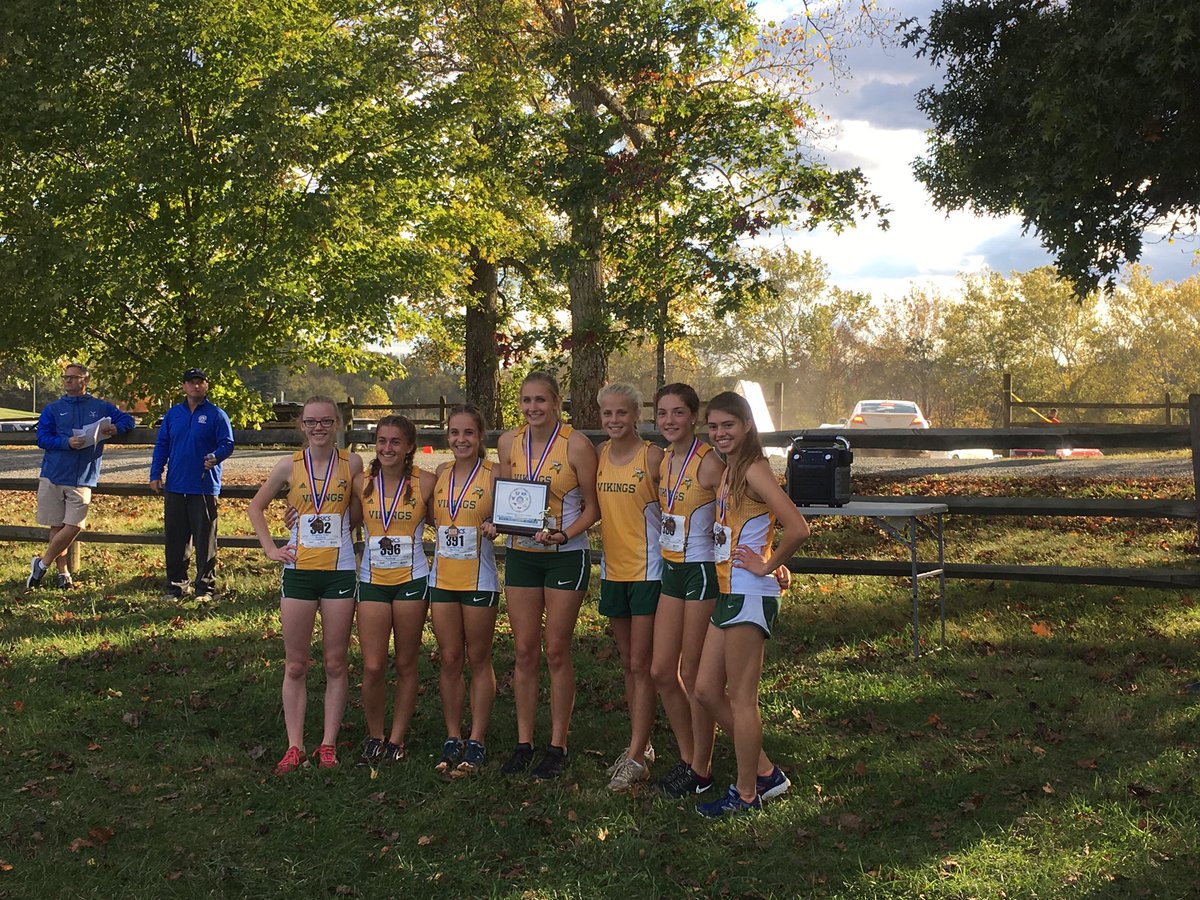 BMarkleyEDU's tweet photo. Congrats to the @LVHSXC boys and girls teams on winning Dulles District team titles! @runthe8 @LVHS_official  @LVHAthletics @LVHS_Jungle https://t.co/mHC1KilKjS