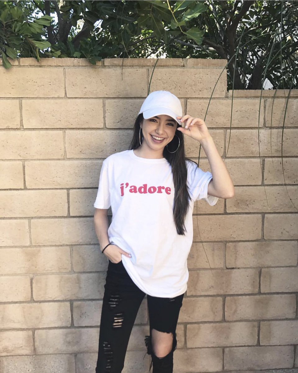 CaptureDorrell's tweet image. Hey... I just wanted to say I LOVE THE MERRELL TWINSSSSSS❤️❤️😘😘