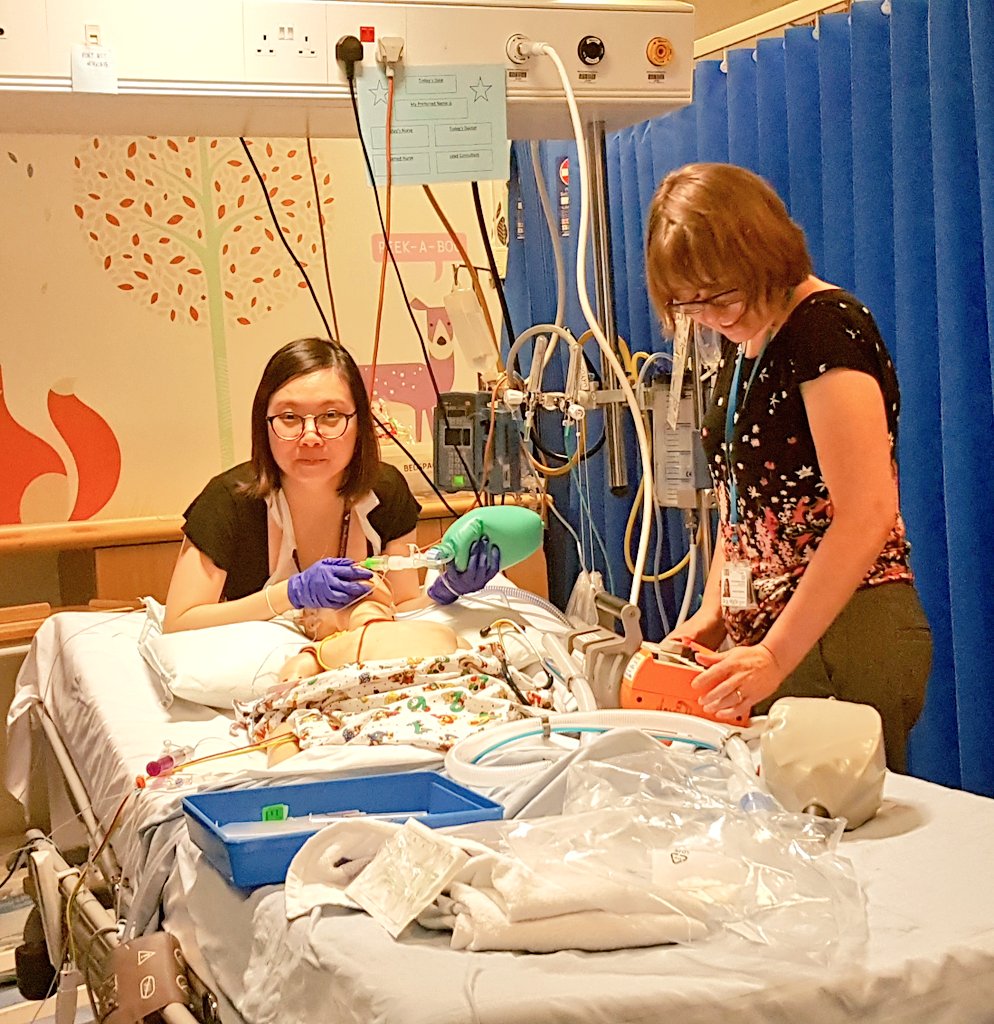 Paedcritnurse's tweet photo. #picusim Simon requiring #picutransfer a smooth move by all #oxpaedscriticalcare @OUHospitals @PaedCritCareODN @OxSTaRCentre @NursePicu https://t.co/vfVS7v1dEj
