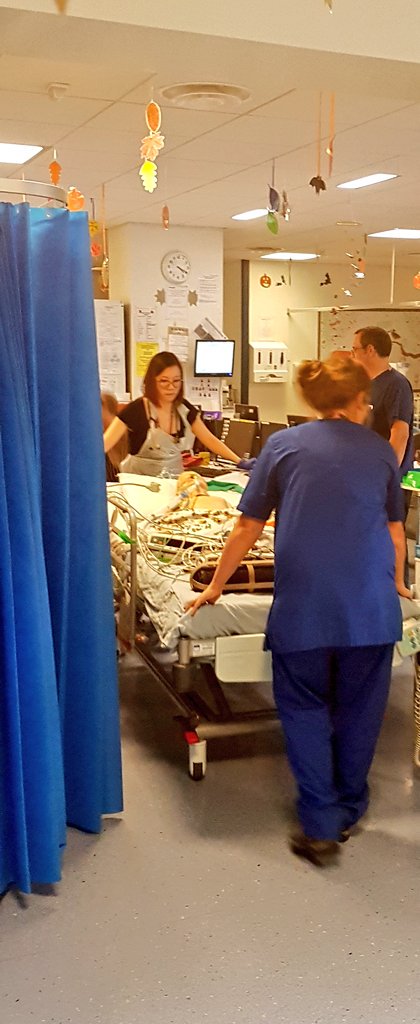 Paedcritnurse's tweet photo. #picusim Simon requiring #picutransfer a smooth move by all #oxpaedscriticalcare @OUHospitals @PaedCritCareODN @OxSTaRCentre @NursePicu https://t.co/vfVS7v1dEj