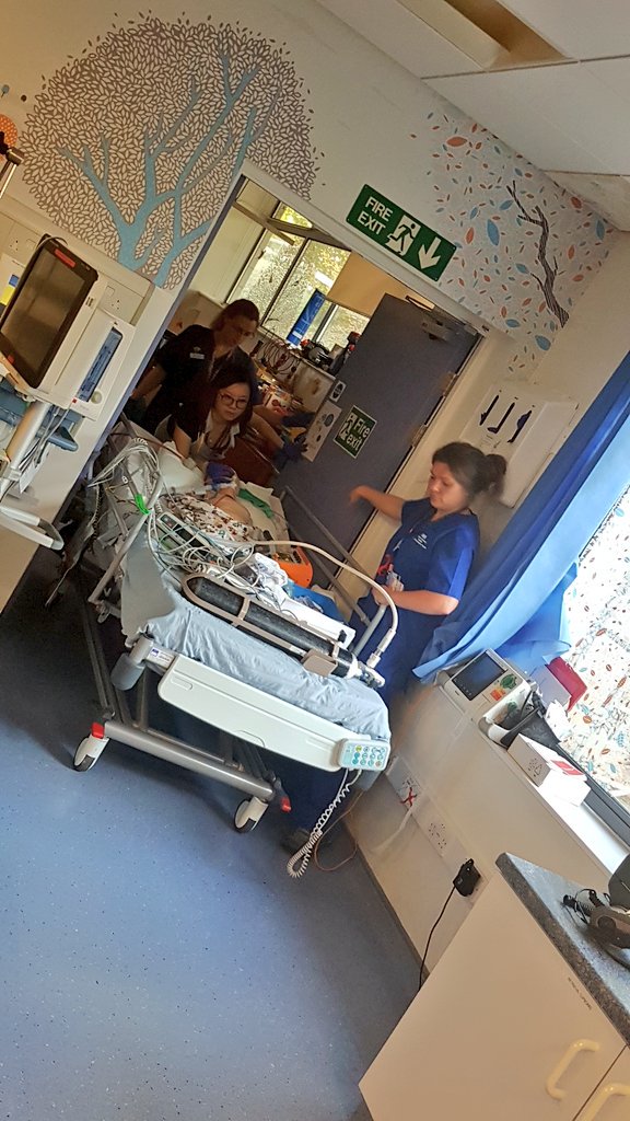 Paedcritnurse's tweet photo. #picusim Simon requiring #picutransfer a smooth move by all #oxpaedscriticalcare @OUHospitals @PaedCritCareODN @OxSTaRCentre @NursePicu https://t.co/vfVS7v1dEj