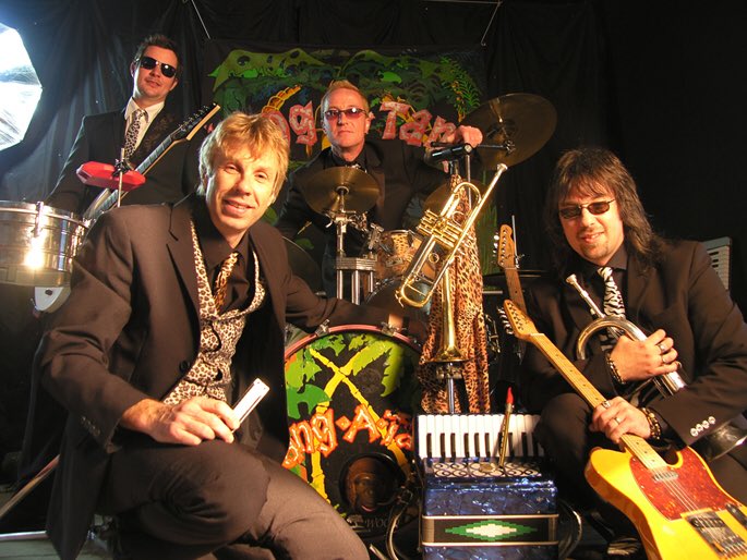 NailcoteHall's tweet photo. #Christmas parties in #RicksBar with #olly&bruno #steviewonder 60’s hits #therevolvers & partyanimals ‘Rang a Tang’ https://t.co/h3KYuHntQq https://t.co/b0QGavlEjI