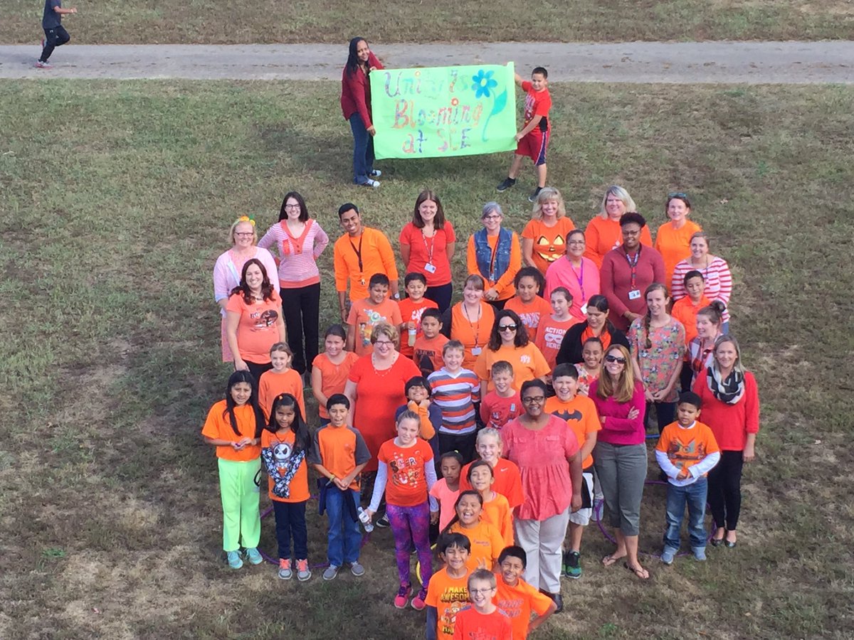 SCEBulldogs's tweet image. Unity is blooming here at SCE!  #ccsunity