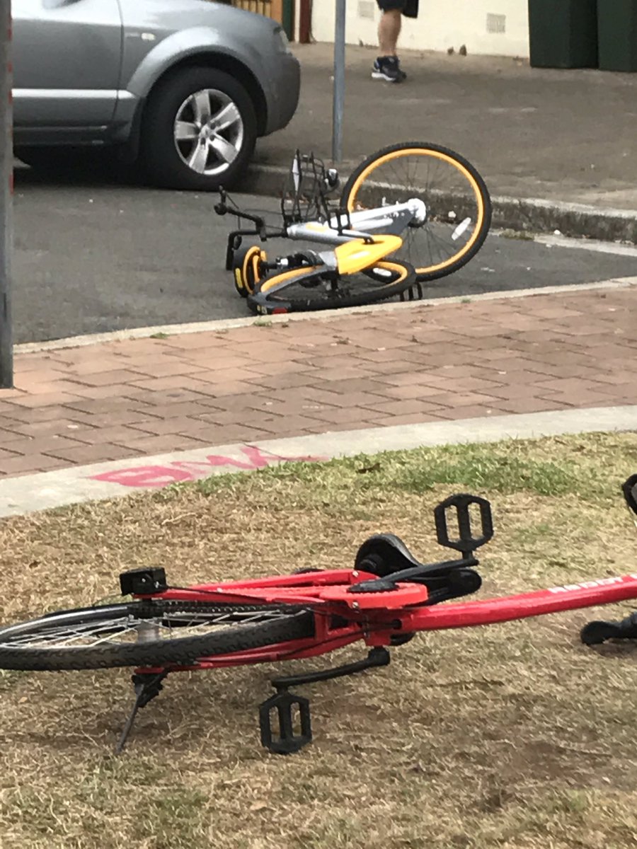 NickyWill100's tweet photo. Bike sharing is awesome. Bike parking not so much. This week's favs in my Hood #fixitplz @GladysB @AustraliaObike https://t.co/W3M0C3X2Fb